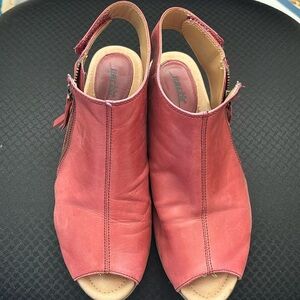 Earth brand peep toe shoes